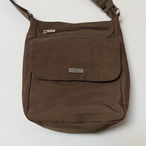 Baggallini Pocket Town in taupe